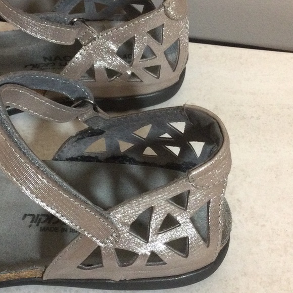 40 Naot metallic silver strap sandals - Picture 9 of 11